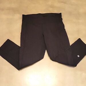 Lululemon Pace Crop Side pocket with detail